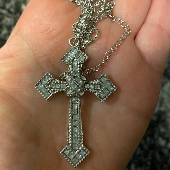 Women’s stunner classy cross necklace - Picture 1 of 4
